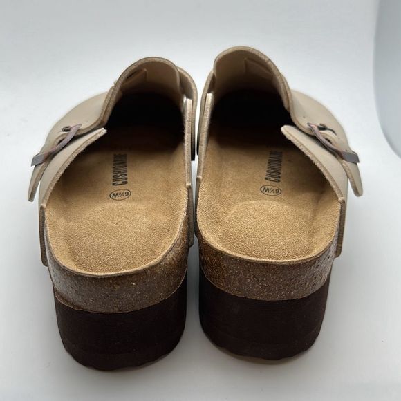CUSHIONAIRE Women's Cork Footbed Platform Clog 6.5 WIDE SAND - Picture 4 of 7
